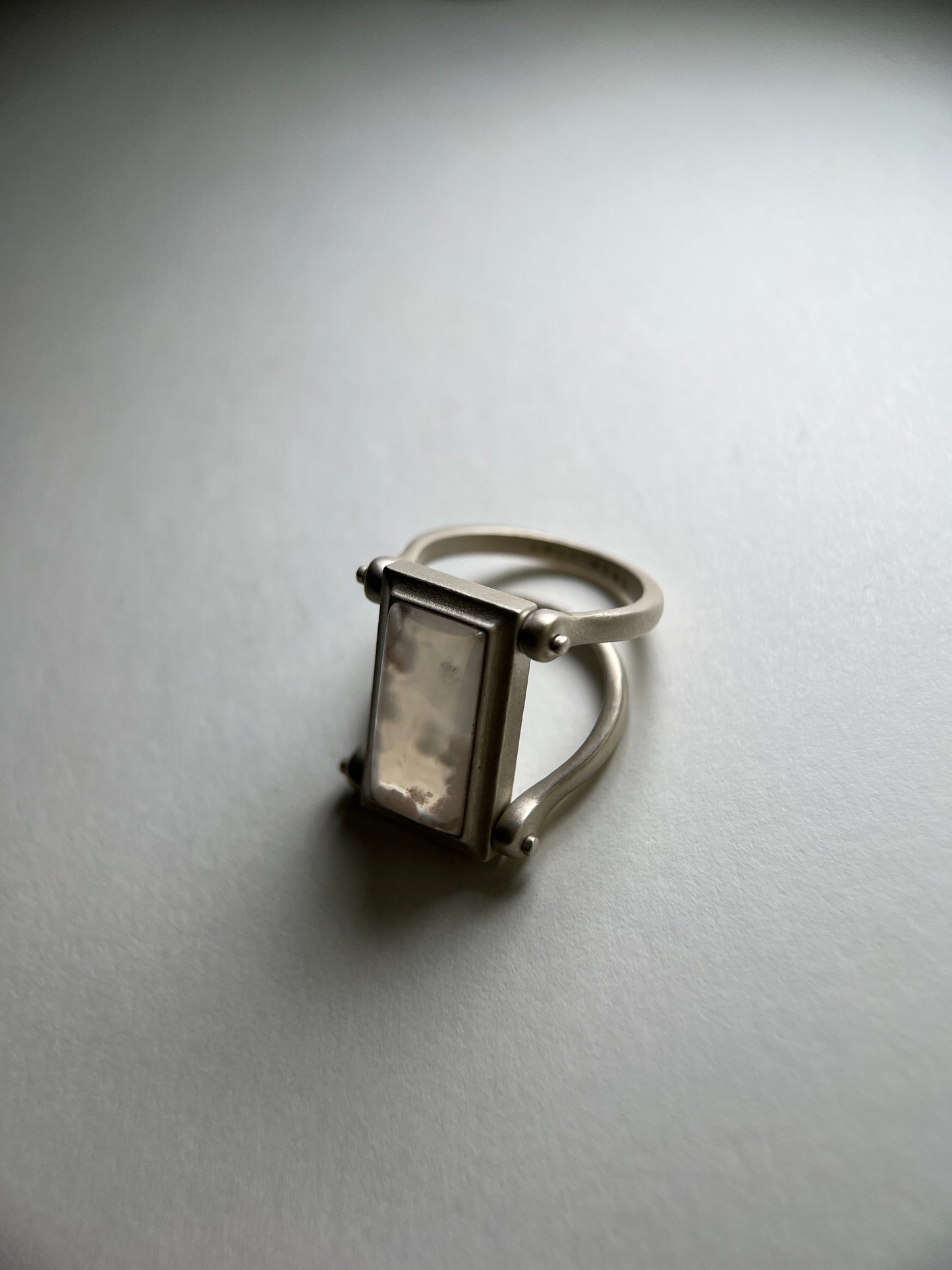 Folio Ring Longue — Flower Agate Matte Sterling