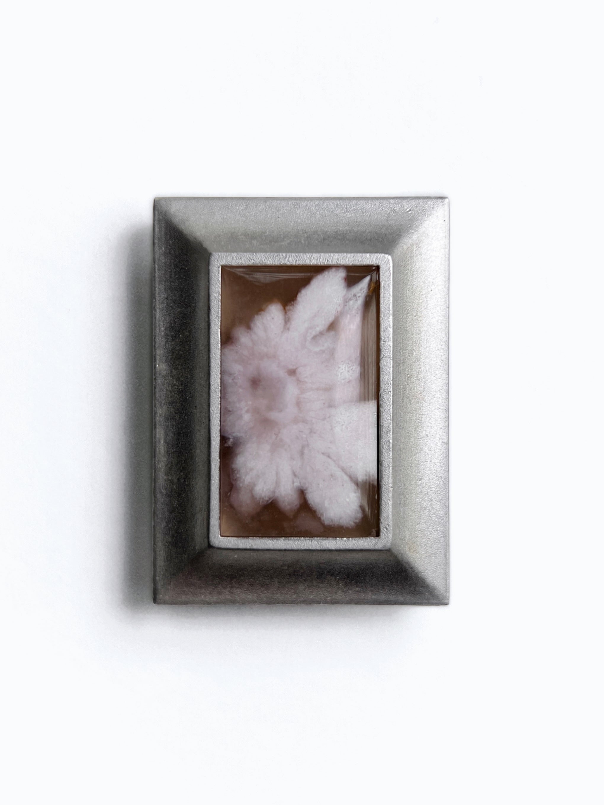THE FOLIO PENDANT
